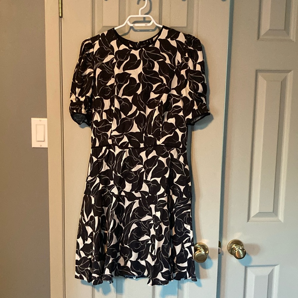 🖤 Jolie robe motif de feuilles